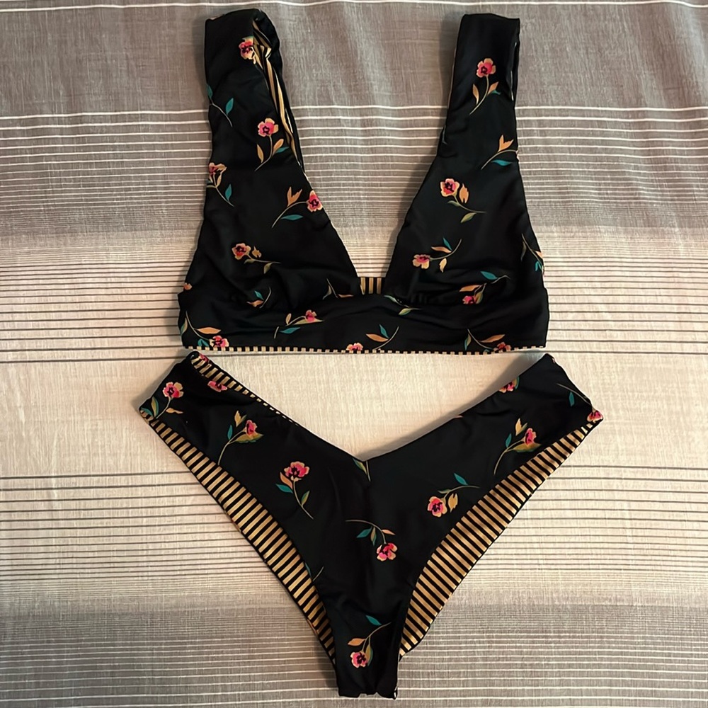Reversible Billabong Bikini Set